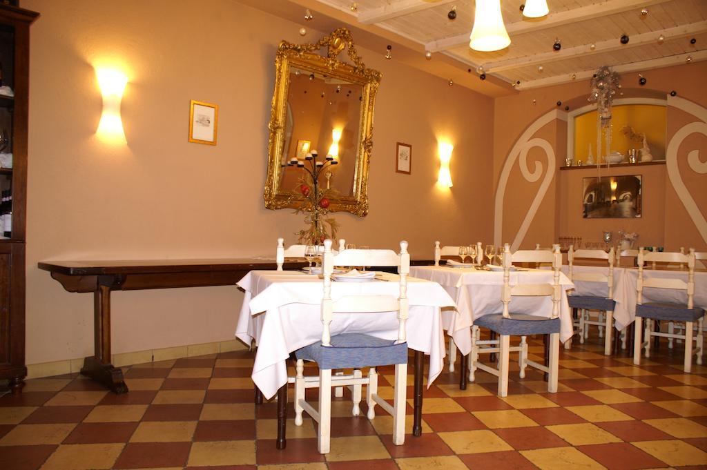 Hotel Porta Santa Maria Busca ภายนอก รูปภาพ
